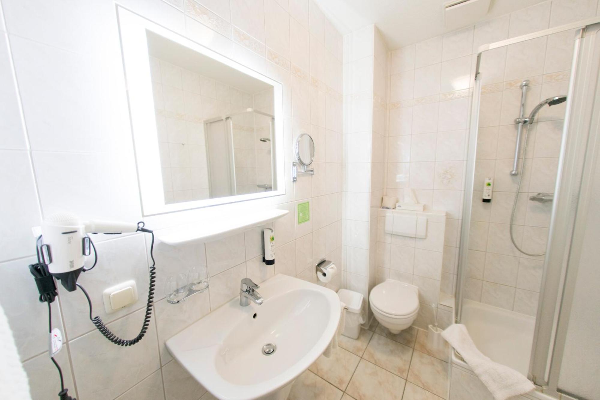 Das Fritz Hotel Schwerin Schoene Lage Im Gruenen Mit Regionaler Kueche Kostenfreien Parkplaetzen Und E Ladestation Zewnętrze zdjęcie